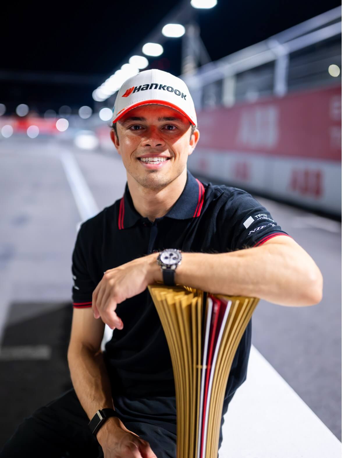 De Vries storms to victory in rollercoaster Tokyo E-Prix
